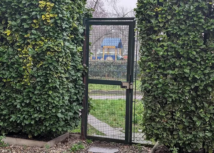 15th-century Apt, City-mxp Train *