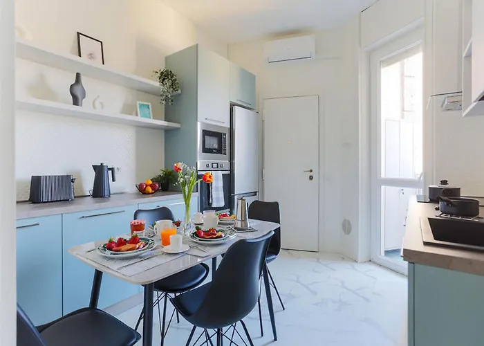 The Rent - Wonderful Multi-bedroom With Terrace In The Area Of Colonne Di San Lorenzo *