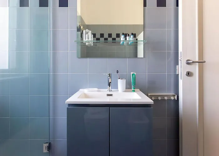 The Rent - Wonderful Multi-bedroom With Terrace In The Area Of Colonne Di San Lorenzo דירה *