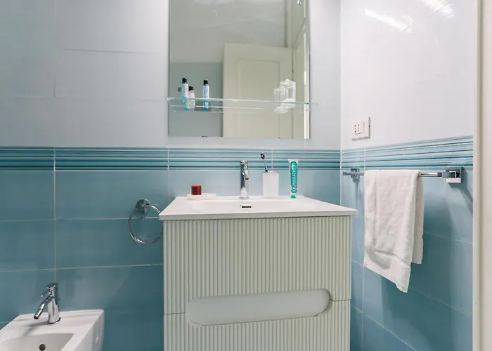 The Rent - Wonderful Multi-bedroom With Terrace In The Area Of Colonne Di San Lorenzo