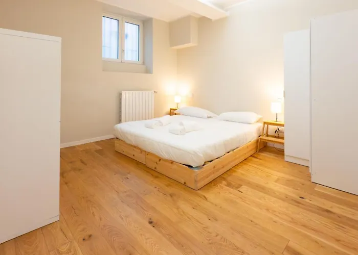 Modern Flat - Via De Sanctis 61 Metro & Wifi شقة ميلان