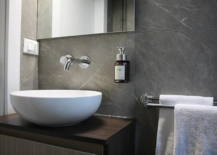 Casa D'artista - Art Experience - Metro M1- Ac- Wifi Milano