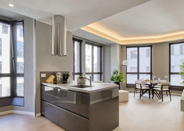 San Babila Duomo View With Shared Rooftop Terrace *