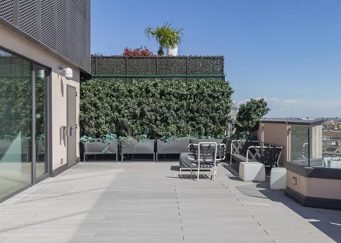 San Babila Duomo View With Shared Rooftop Terrace