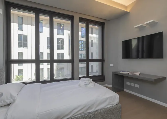 San Babila Duomo View With Shared Rooftop Terrace