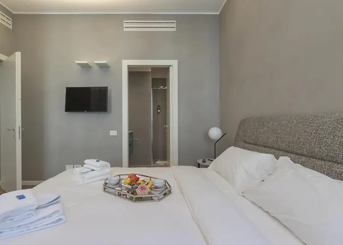 Appartamento San Babila Duomo View With Shared Rooftop Terrace Milano