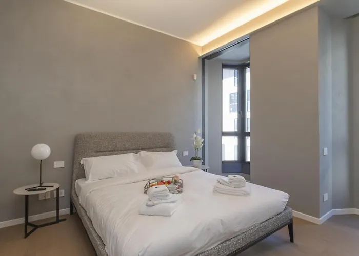 San Babila Duomo View With Shared Rooftop Terrace