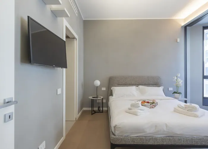 San Babila Duomo View With Shared Rooftop Terrace *