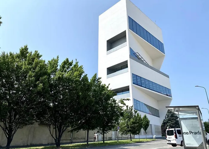 Wonderful Downtown Apartment-hd Netflix, King-size Bed, Two Minutes' Walk From Metro *