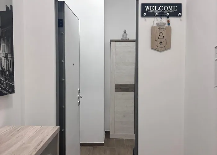 Bilocale In Bande Nere-metro Rossa Duomo *