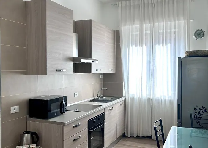 Bilocale In Bande Nere-metro Rossa Duomo * מילאנו