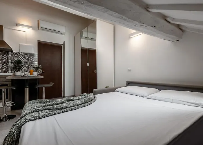 Stayeasy Corso 9 - Attic ميلان