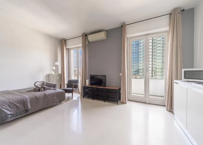 La Vista Sulla Citta - 8vo Piano Attico Mozzafiato * Mediolan