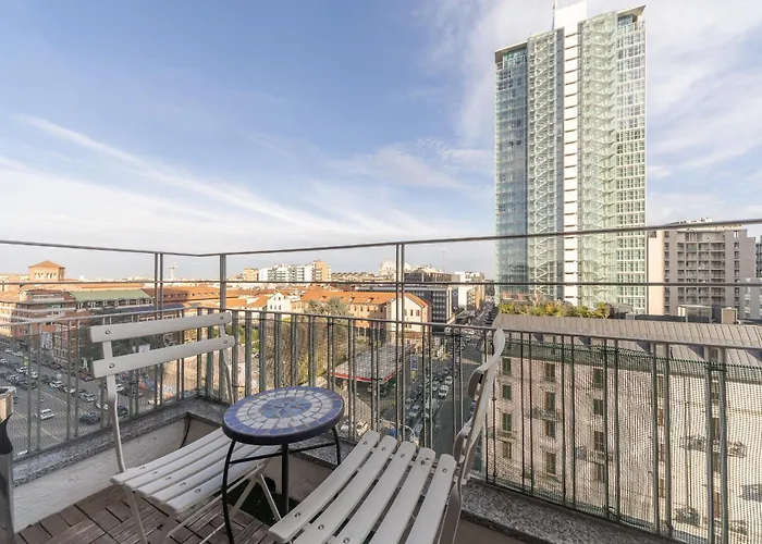 La Vista Sulla Citta - 8vo Piano Attico Mozzafiato Mediolan