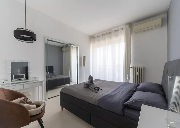 La Vista Sulla Citta - 8vo Piano Attico Mozzafiato * Mediolan