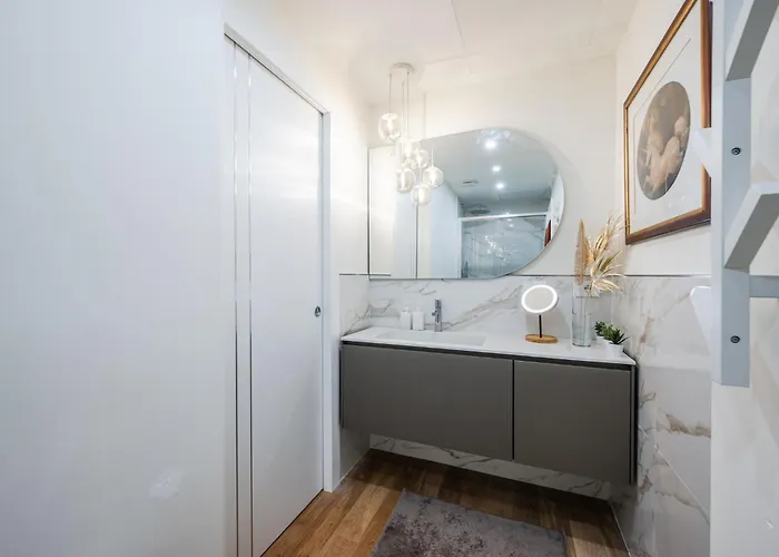 The Golden Retreat - San Babila Duomo Apartman