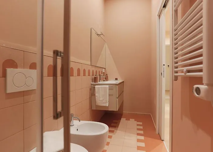 The Rent - Characterful Two-bedroom Flat Steps From Palestro *