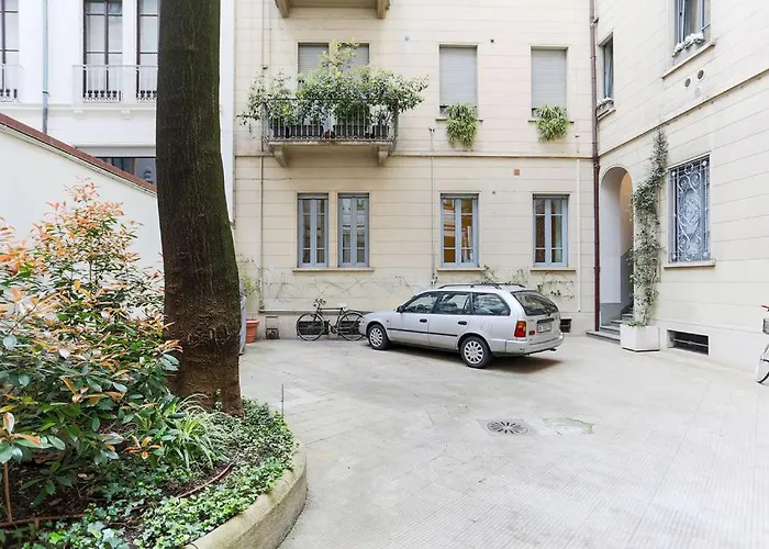 The Rent - Characterful Two-bedroom Flat Steps From Palestro Milán