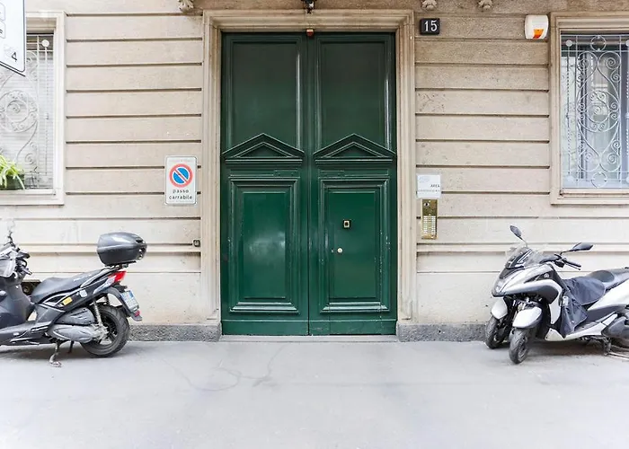 The Rent - Characterful Two-bedroom Flat Steps From Palestro Apartmán