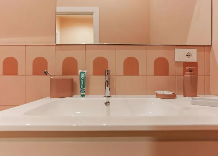 The Rent - Characterful Two-bedroom Flat Steps From Palestro * Milán