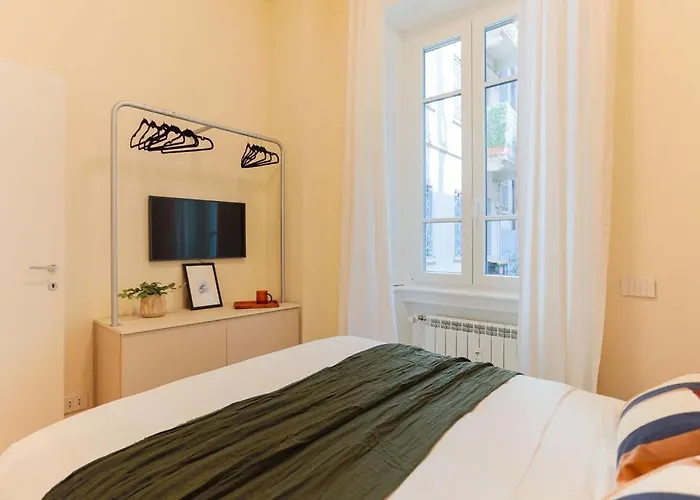 The Rent - Characterful Two-bedroom Flat Steps From Palestro Milán