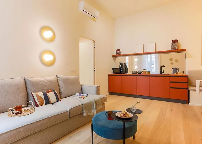 The Rent - Characterful Two-bedroom Flat Steps From Palestro