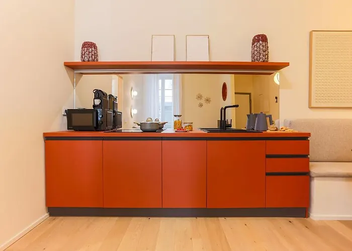 The Rent - Characterful Two-bedroom Flat Steps From Palestro