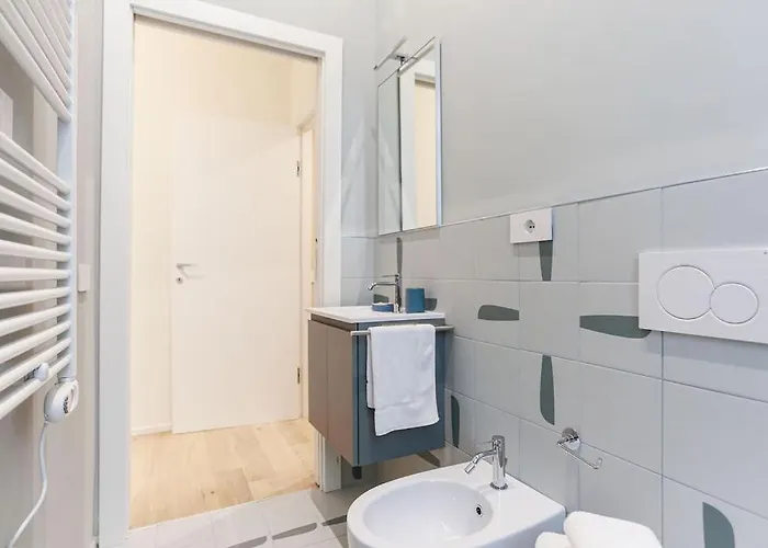 The Rent - Characterful Two-bedroom Flat Steps From Palestro