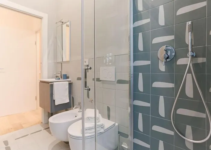 The Rent - Characterful Two-bedroom Flat Steps From Palestro *