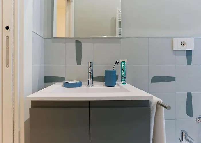 The Rent - Characterful Two-bedroom Flat Steps From Palestro