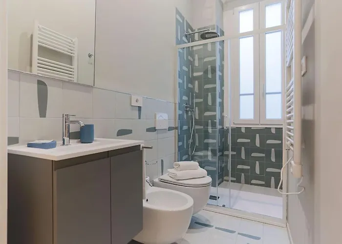 The Rent - Characterful Two-bedroom Flat Steps From Palestro Apartmán *