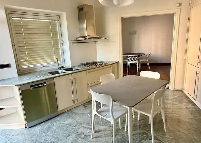 Lägenhet Brand New Near Center