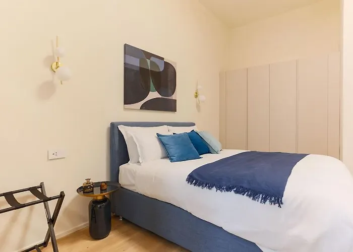 The Rent - Characterful Two-bedroom Flat Steps From Palestro Apartmán