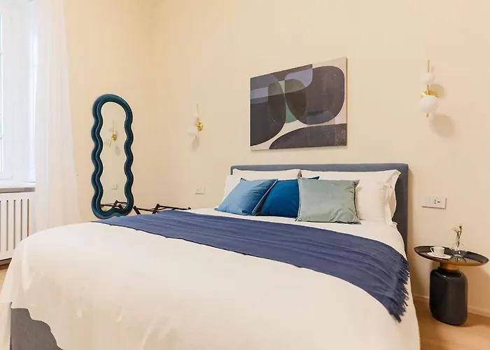 The Rent - Characterful Two-bedroom Flat Steps From Palestro