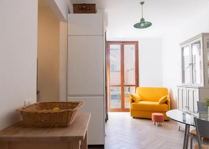 Cozy With A Large Terrace Porta Romana Daire Milano