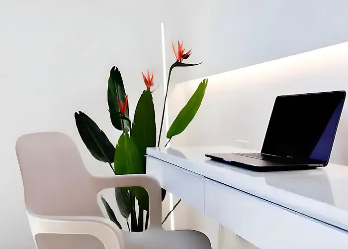 아파트 Sottocorno White, Historic Center,