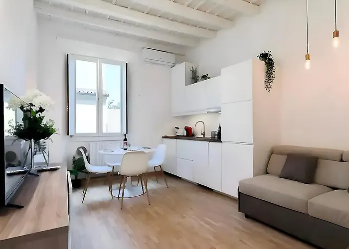 Sottocorno White, Historic Center, Apartment *
