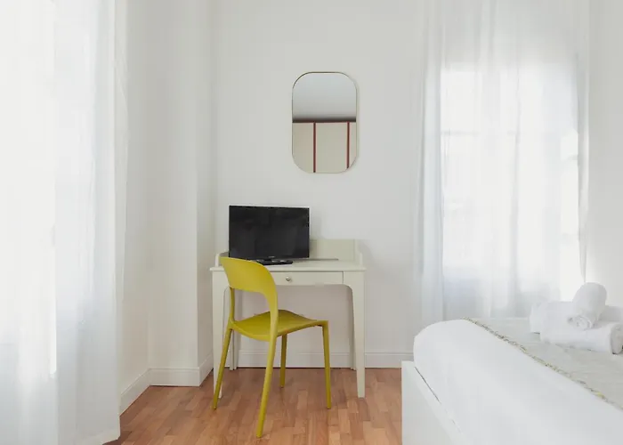 Gohost - Stylish And Charming Flat Between Navigli And Duomo Apartment *