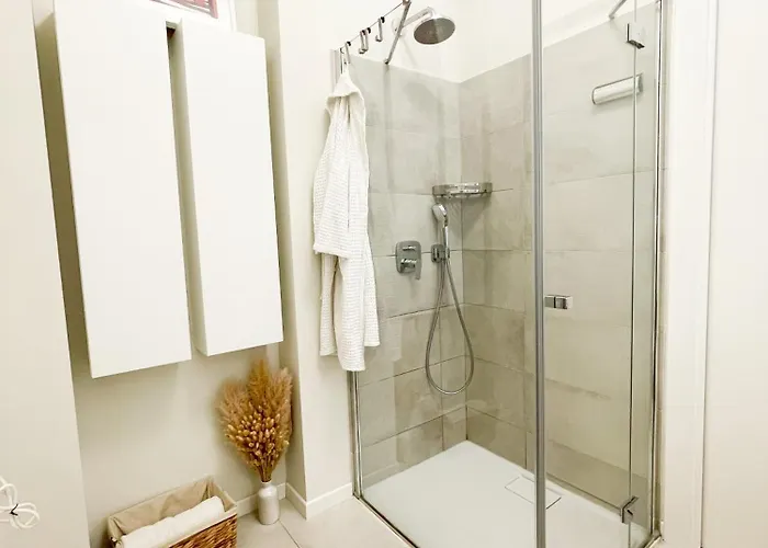 New Quiet And Design In The Heart Of * Milano