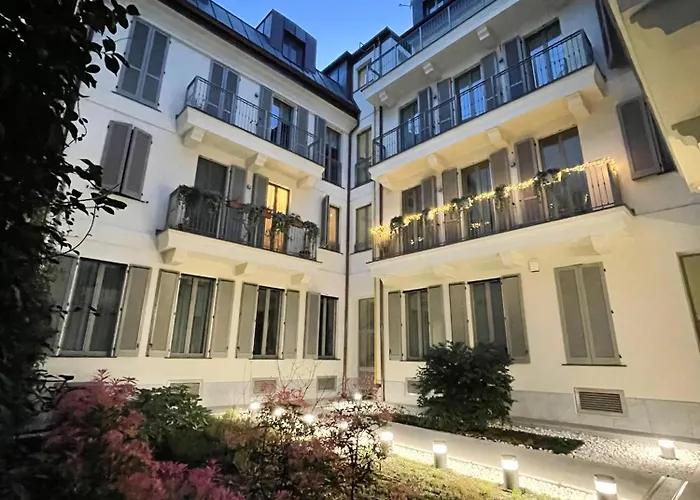 New Quiet And Design In The Heart Of * Milano