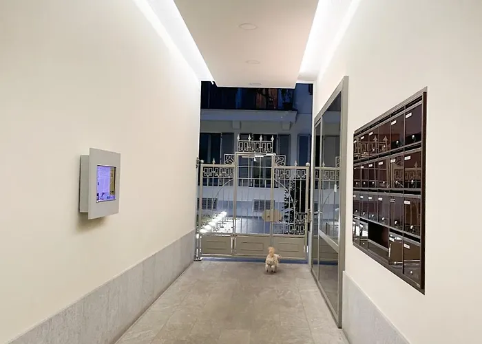 New Quiet And Design In The Heart Of * Milano