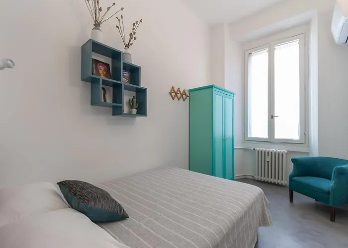 Milan, Cozy Flat In Porta Venezia Милан