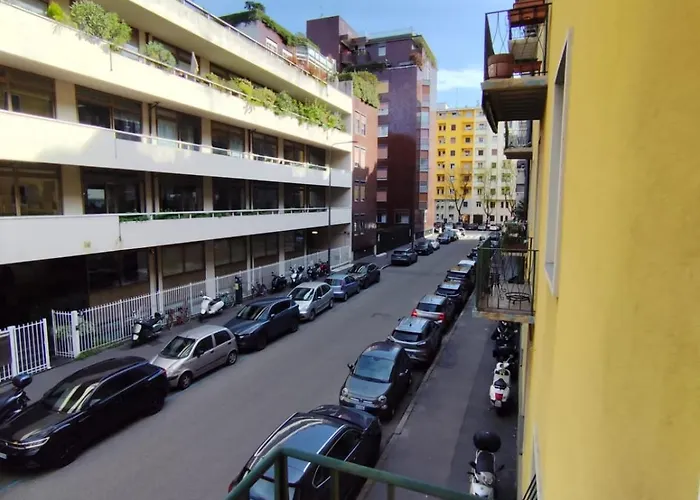 Costanza In Giallo Apartman