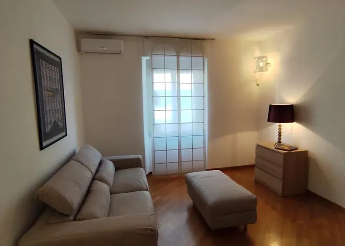 Costanza In Giallo Apartman