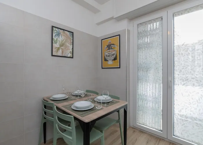 Metro Line 1 Free Parking Apartman *