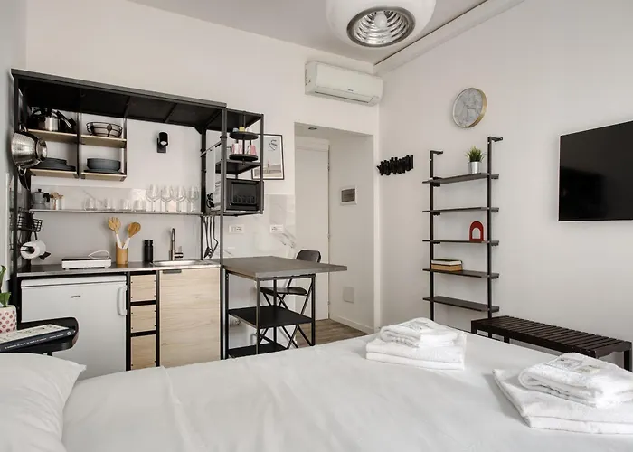 Joivy Elegant Double Near Subway Station * ميلان