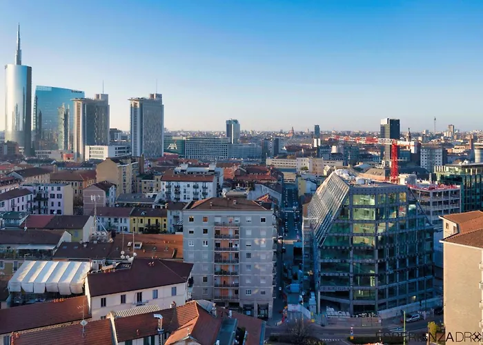 Isola - Bright 2-room With Balcony Daire Milano