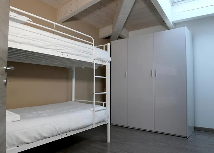 Dingo's House - 5 Minutes From M3 *