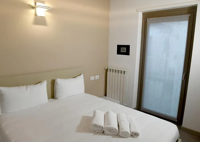 Dingo's House - 5 Minutes From M3 *