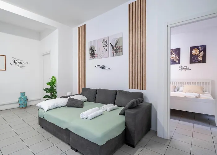 Duomo 10 Min - Spacious In The Heart Of - Wifi شقة *
